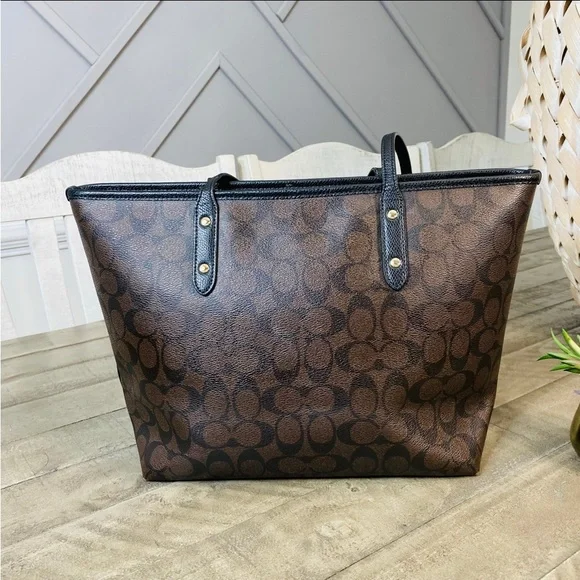 Coach City Tote In Signature Canvas -
Black/ Brown (5696) - Picture 2 of 4